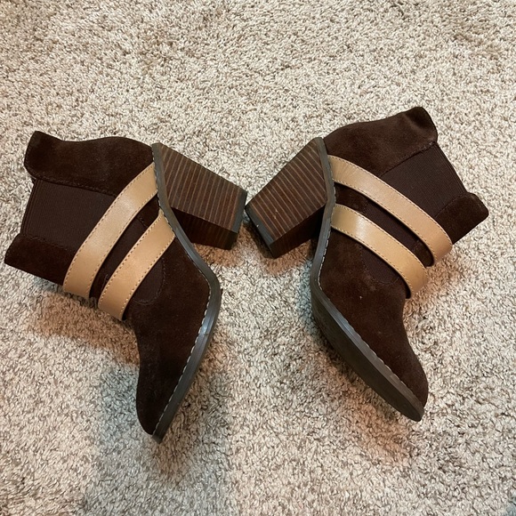 Kelsi Dagger brown booties - Picture 2 of 4